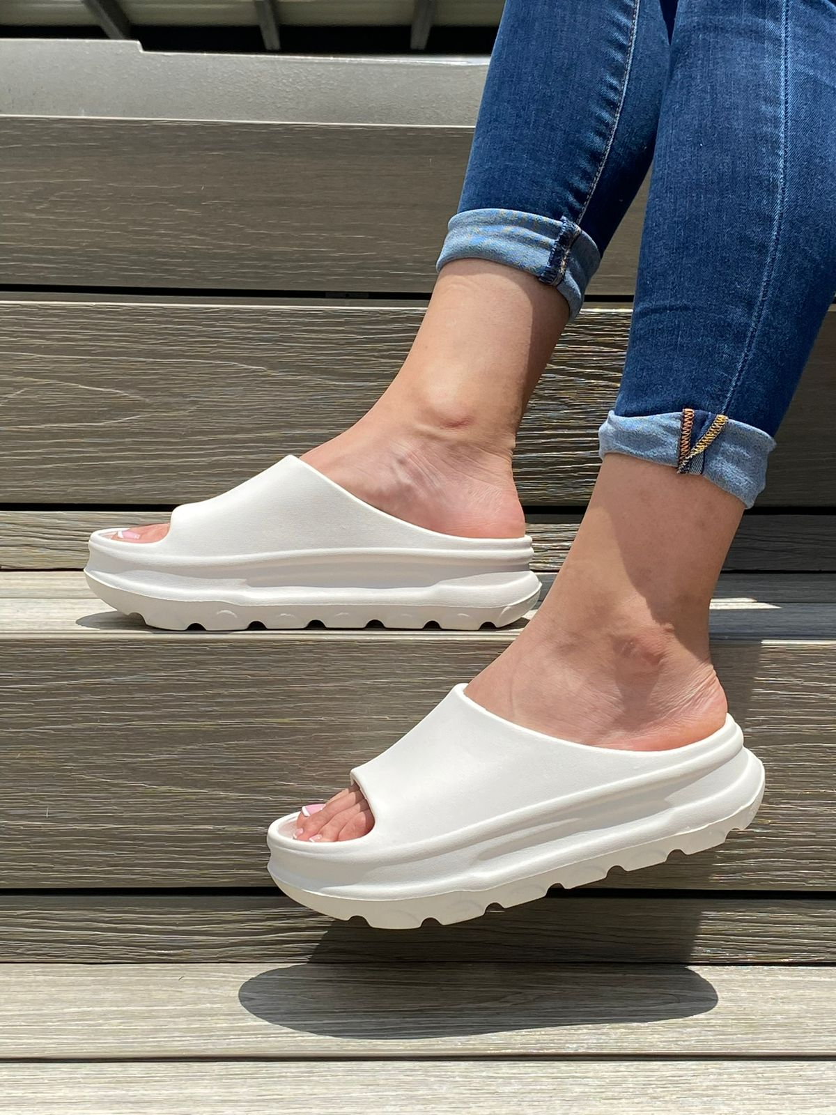 gid://shopify/MediaImage/25707734630470